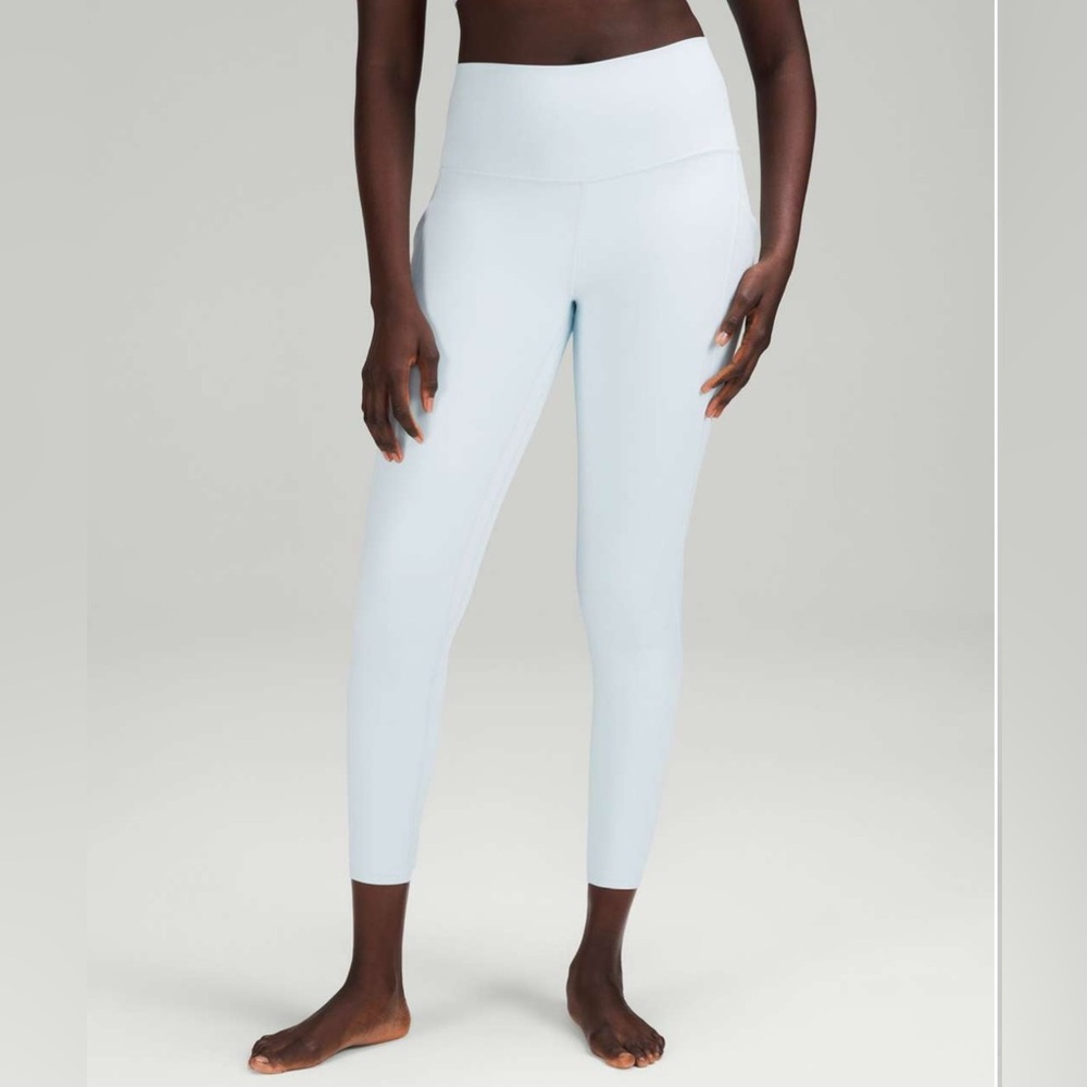 P48. Lululemon Align High-Rise Pant with Pockets 25"
Size 14
EUC
